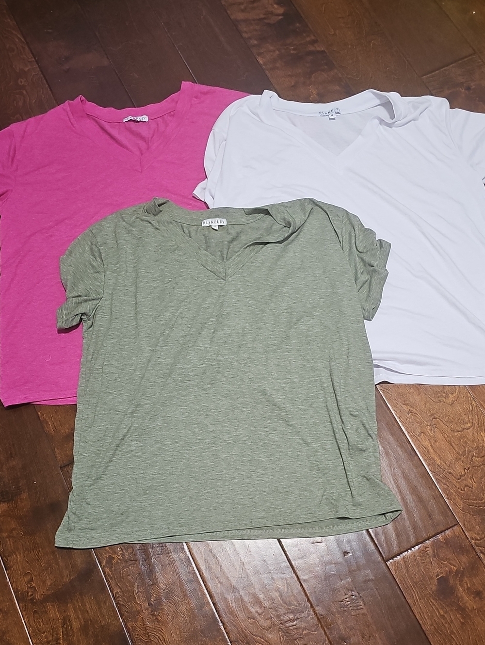 Women's Blakeley 1X V-Neck Set Of 3 Tees White, Pink And Sage Green NWOT